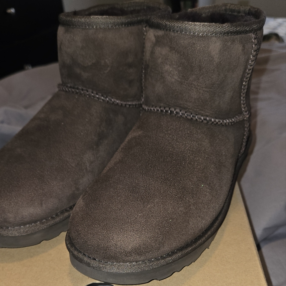 Womes UGG Classic Mini - 8 - Picture 2 of 8